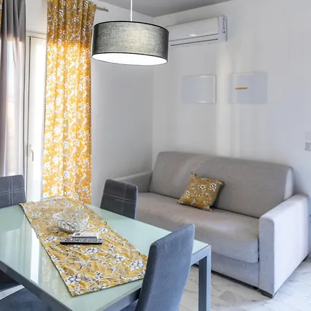 Lägenhet Con Piscina E Giardino