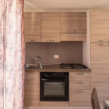 Lägenhet Con Piscina E Giardino *