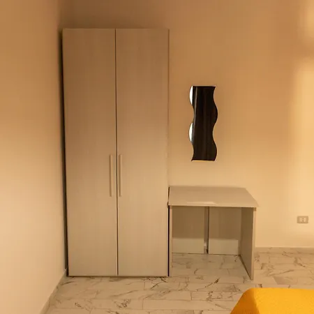 Con Piscina E Giardino *