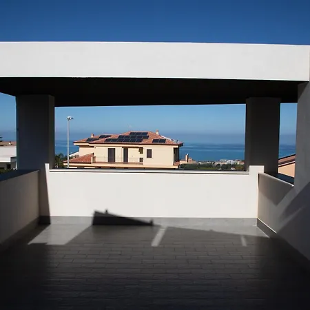 Con Piscina E Giardino Lägenhet *