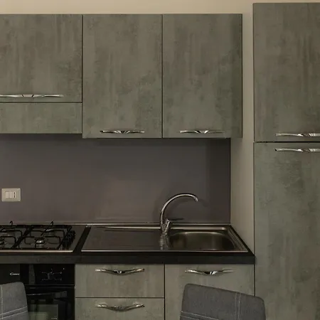 Con Piscina E Giardino *