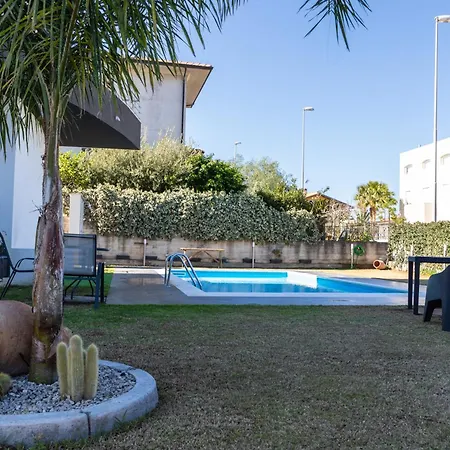 Con Piscina E Giardino Lägenhet *