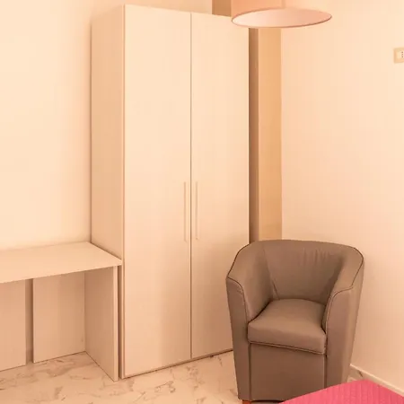 Lägenhet Con Piscina E Giardino SantʼAgata di Militello