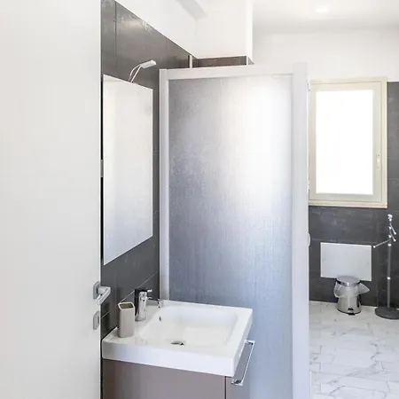 Con Piscina E Giardino Lägenhet *