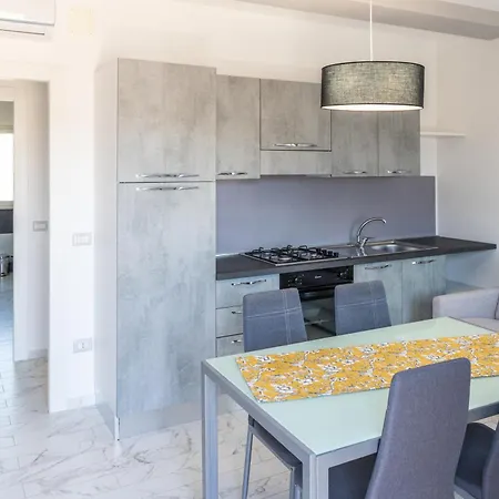 Lägenhet Con Piscina E Giardino