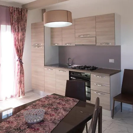 Con Piscina E Giardino Lägenhet