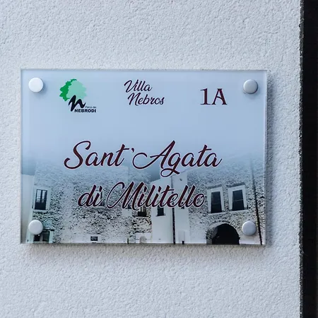 Con Piscina E Giardino