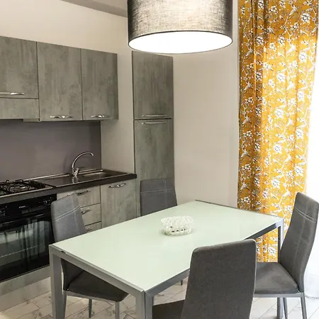 Con Piscina E Giardino Lägenhet