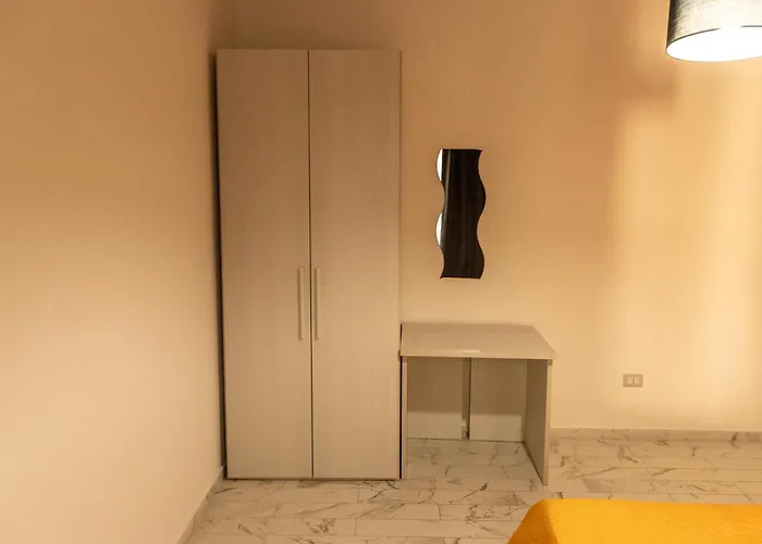 Con Piscina E Giardino *