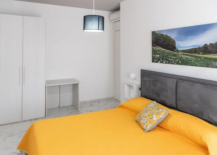 Con Piscina E Giardino Appartamento SantʼAgata di Militello