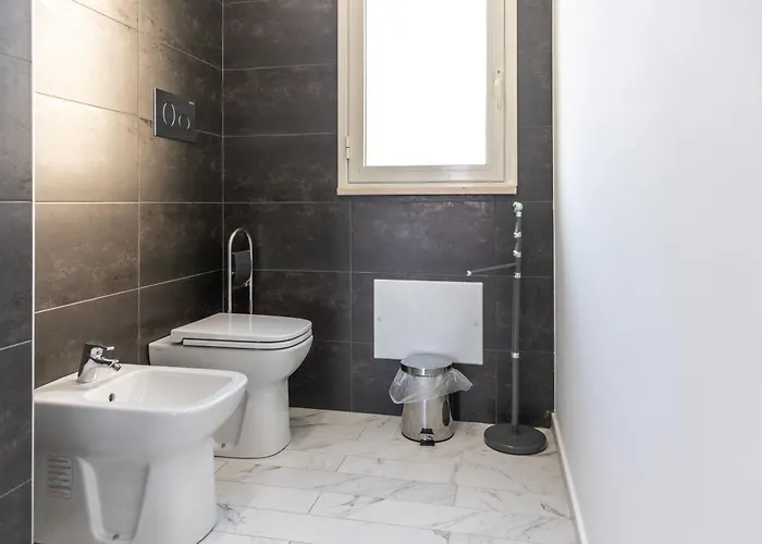 Con Piscina E Giardino