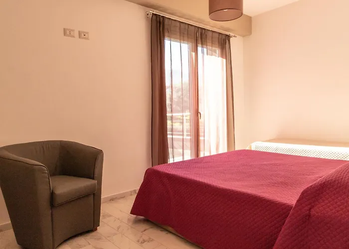 Appartamento Con Piscina E Giardino