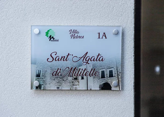 Con Piscina E Giardino