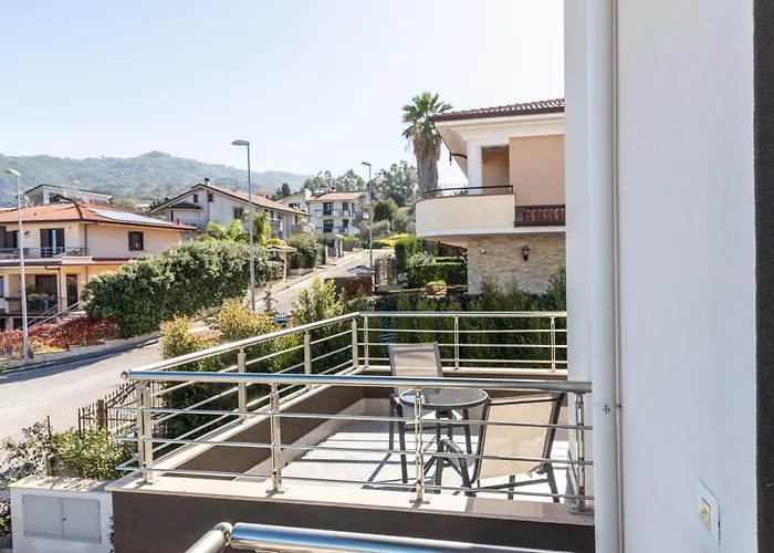 Con Piscina E Giardino Appartamento SantʼAgata di Militello